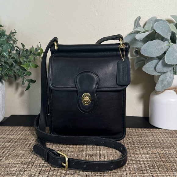 Coach Handbags - ❤️SOLD❤️Vintage Coach Black Murphy Bag 9930